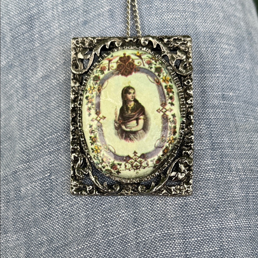 Vintage Silver Pendant Necklace